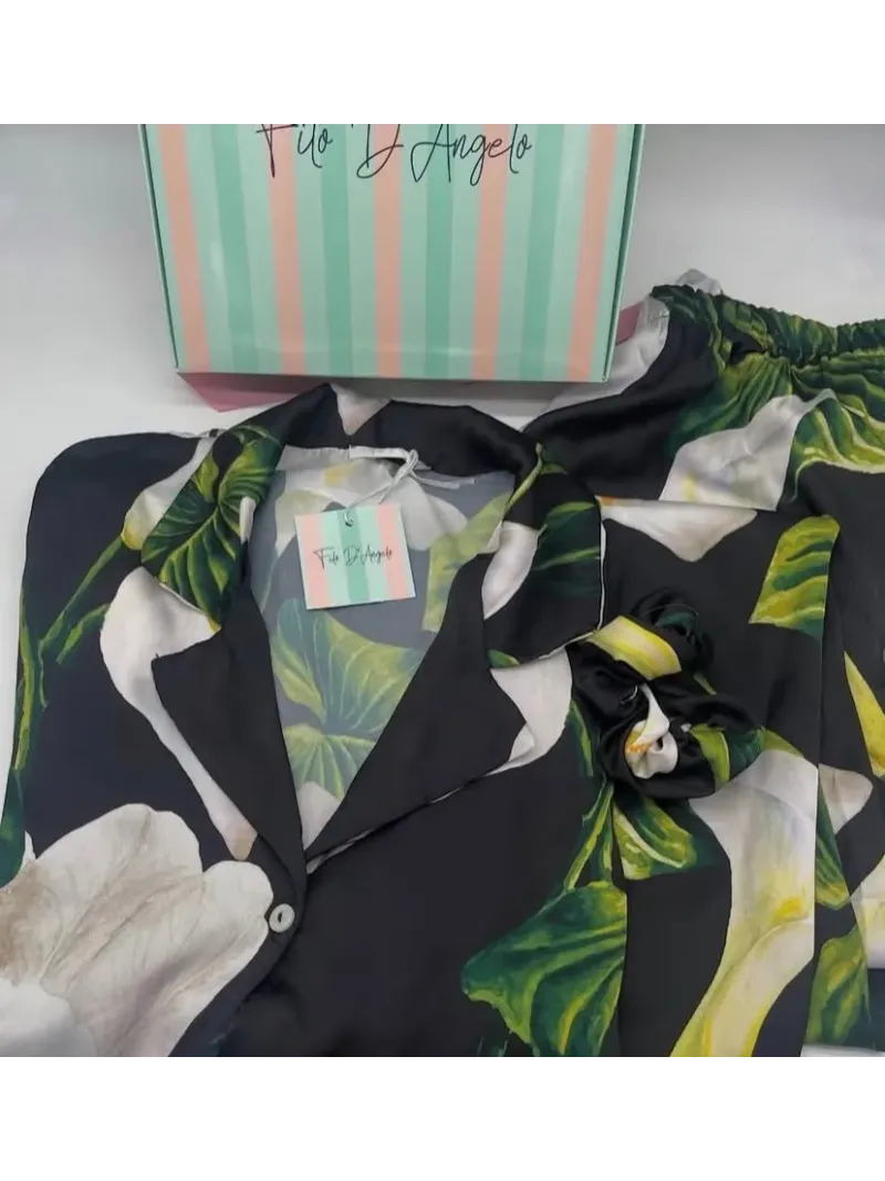 Acquista ora PIGIAMA DONNA APERTO AVANTI RASO IN VISCOSA FILO D'ANGELO Calla Nero su nonsolointimo1994.com
