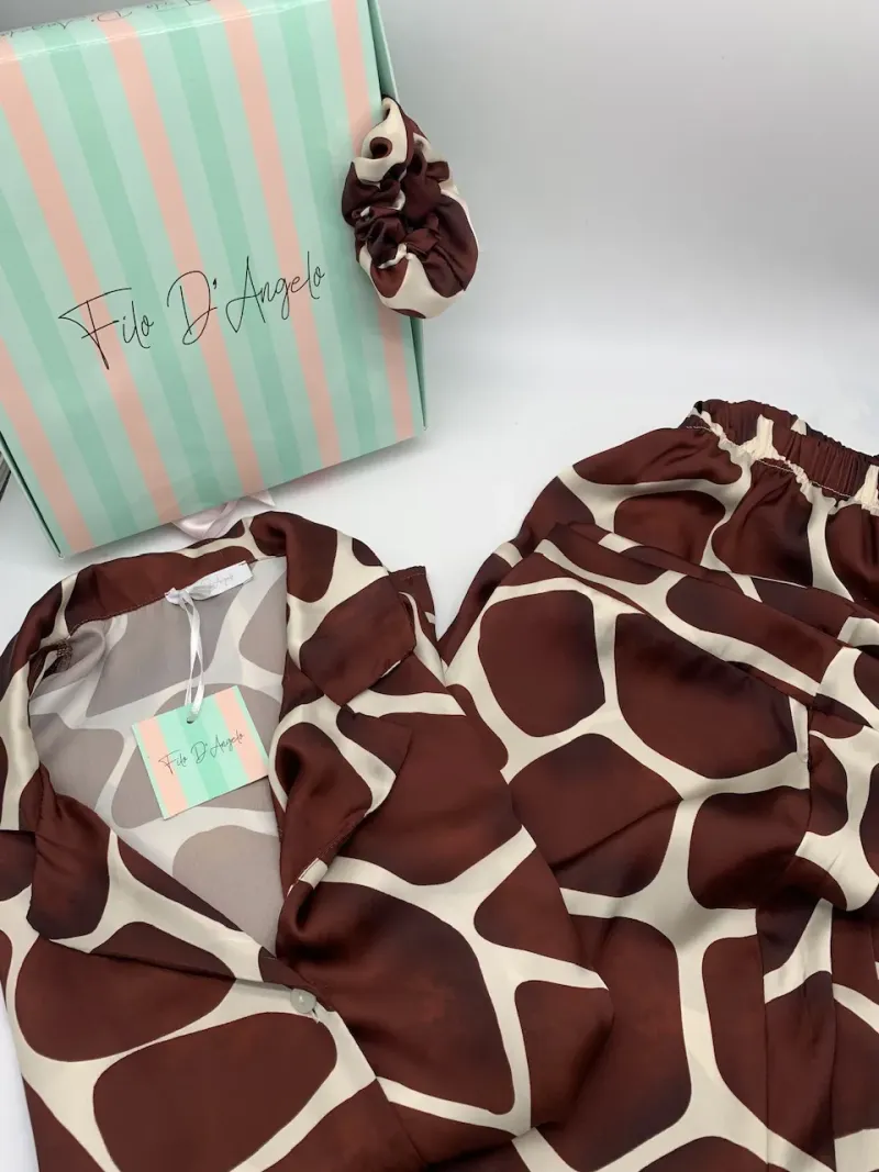 Acquista ora PIGIAMA DONNA APERTO AVANTI RASO IN VISCOSA FILO D'ANGELO Real Giraffa su nonsolointimo1994.com
