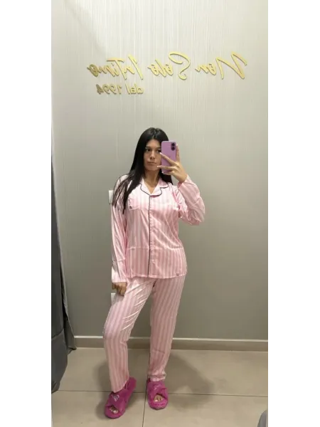 Acquista ora PIGIAMA DONNA LUNGO RASO BARBIE 63949 su nonsolointimo1994.com