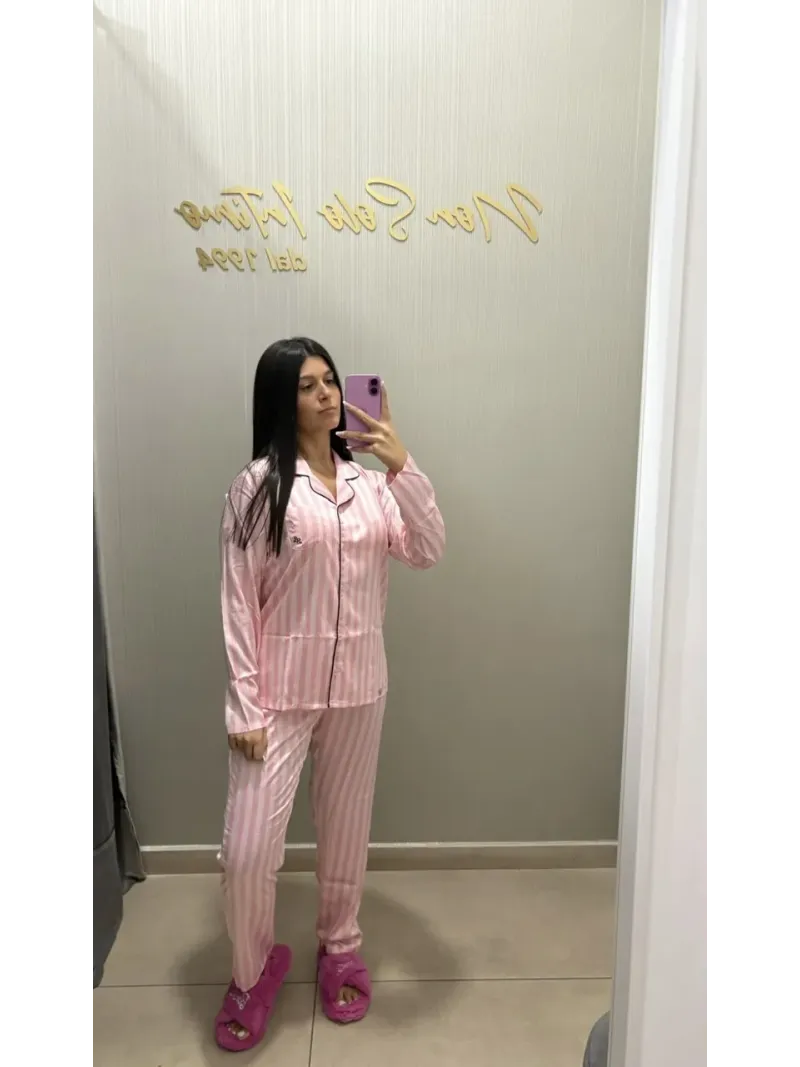 Acquista ora PIGIAMA DONNA LUNGO RASO BARBIE 63949 su nonsolointimo1994.com