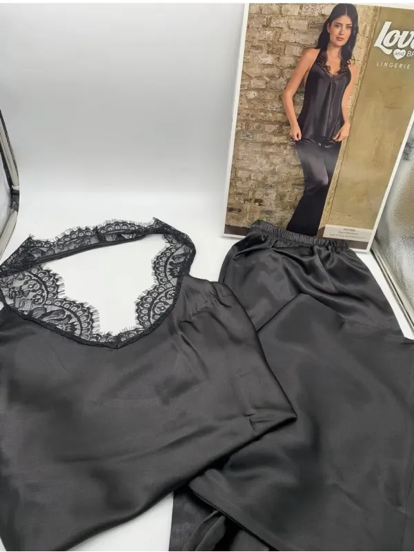 Acquista ora TOP + PANTALONE DONNA IN RASO LOVE AND BRA su nonsolointimo1994.com