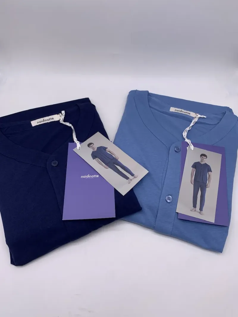 Acquista ora PIGIAMA UOMO MEZZA MANICA APERTO AVANTI + PANTALONE LUNGO NOI DI NOTTE su nonsolointimo1994.com