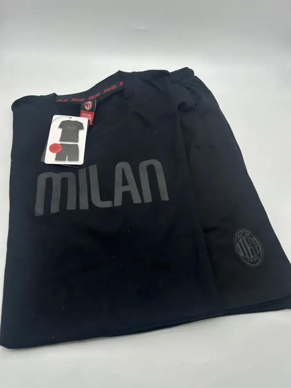 Acquista ora PIGIAMA UOMO COTONE 100% MEZZA MANICA PANTALONCINO COLLEZIONE 2025 HERMET AC MILAN PGCMJ102030 su nonsolointimo1994