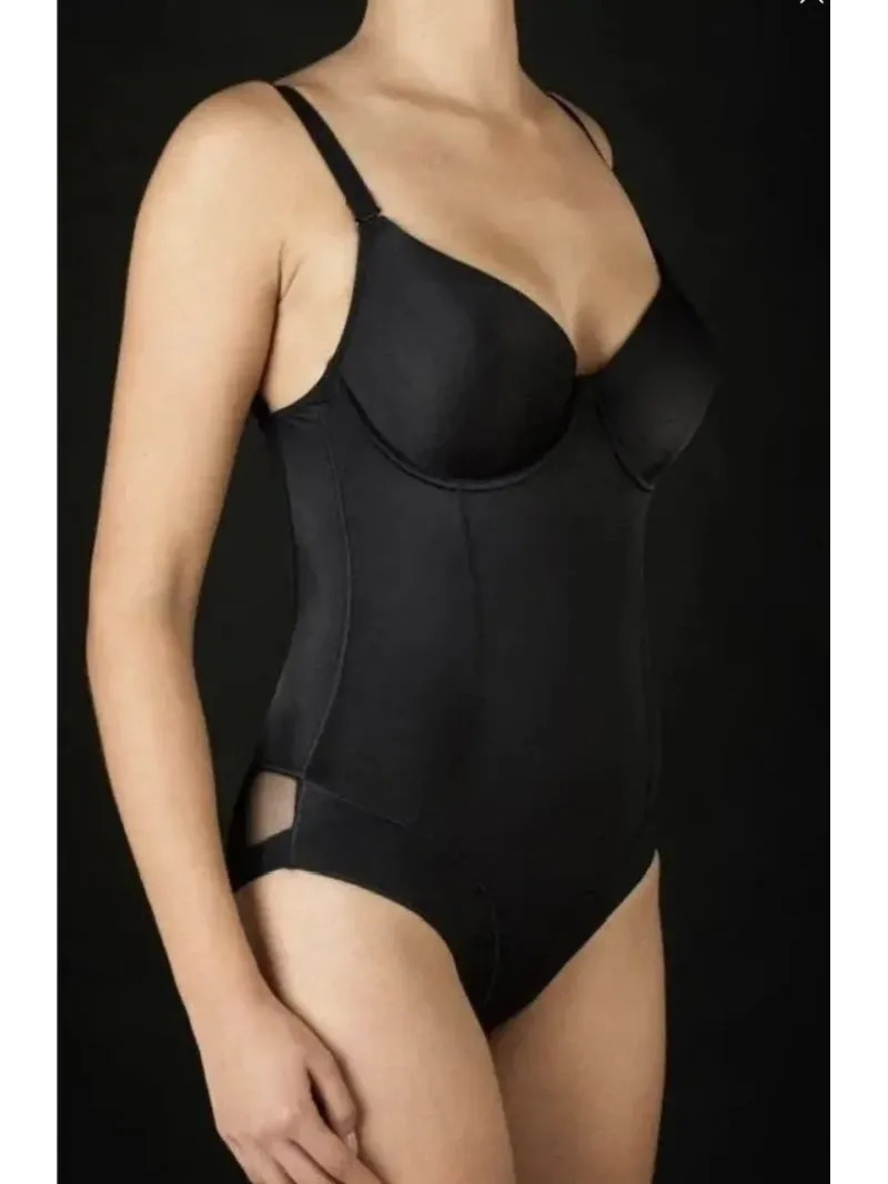 Acquista ora BODY CON COPPA E BRETELLE MULTIFUNZIONE CON SCOLLATURA PROFONDA AL RETRO SELENE Giorgia su nonsolointimo1994.com