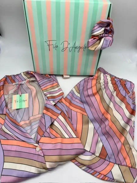 Acquista ora PIGIAMA DONNA MEZZA MANICA + PANTALONCINO APERTO AVANTI RASO IN VISCOSA FILO D'ANGELO Enny su nonsolointimo1994.com