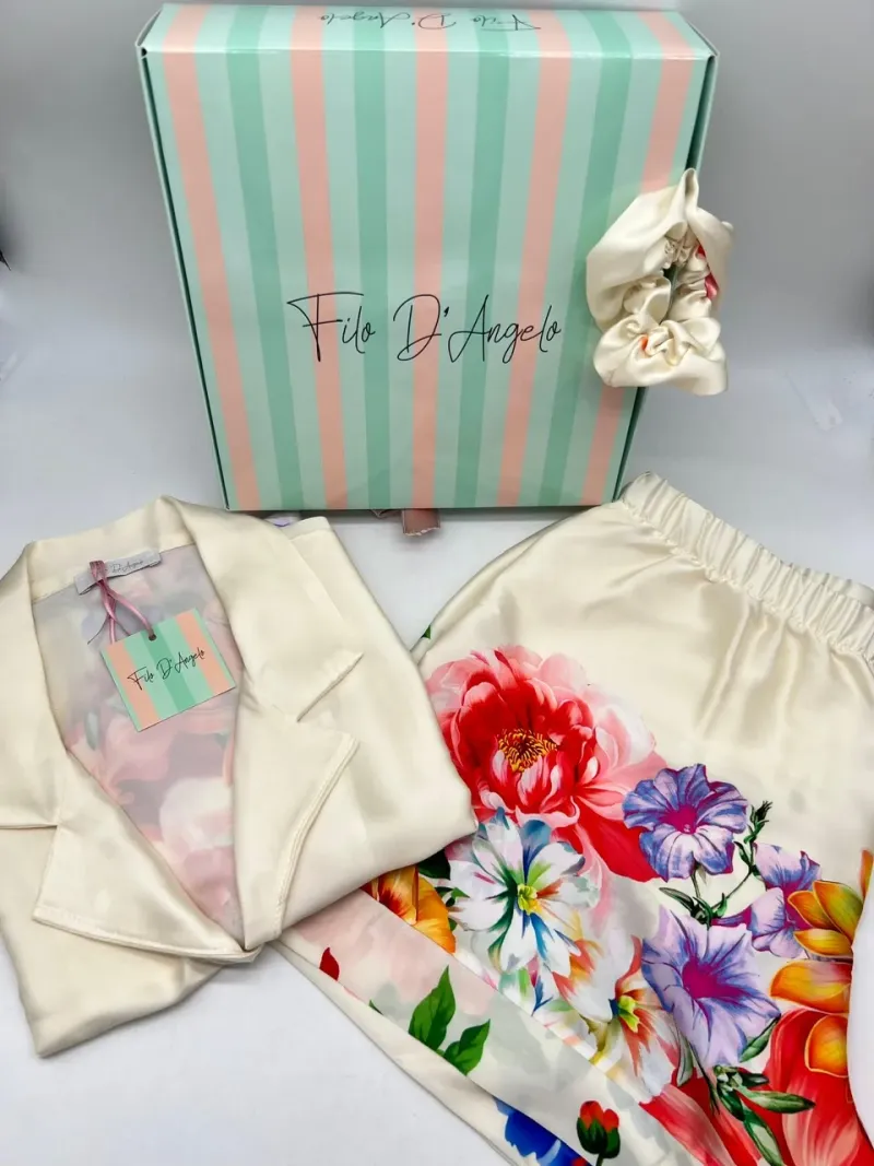 Acquista ora PIGIAMA DONNA MEZZA MANICA + PANTALONCINO APERTO AVANTI RASO IN VISCOSA FILO D'ANGELO Hawaii su nonsolointimo1994.c