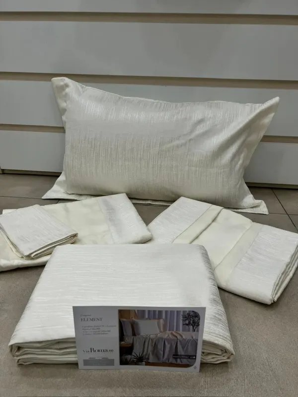 Acquista ora BAULETTO COPRILETTO + COMPOSÈ LENZUOLA MATRIMONIALE VIA ROMA 60 Element su nonsolointimo1994.com