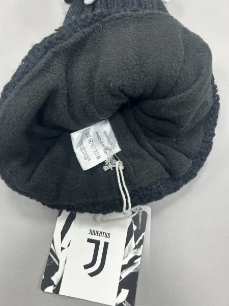 Acquista ora copia di CAPPELLO UOMO LANA CON PONPON E PELLICCIA INTERNA ENZO CASTELLANO FC JUVENTUS 131009 su nonsolointimo1994. 2