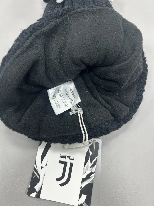 Acquista ora copia di CAPPELLO UOMO LANA CON PONPON E PELLICCIA INTERNA ENZO CASTELLANO FC JUVENTUS 131009 su nonsolointimo1994.