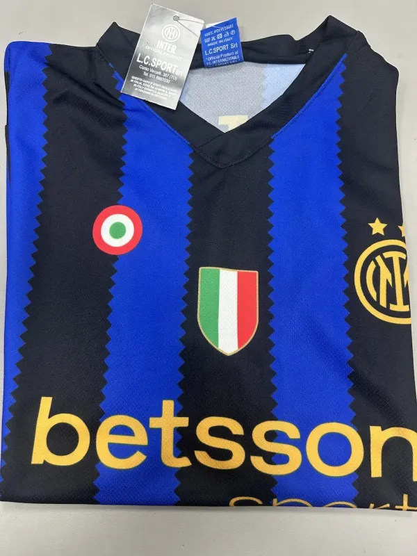 Acquista ora MAGLIA 2024-2025 UOMO REPLICA SSC NAPOLI OFFICIAL CON SCUDETTO RICAMATO senza nome e numero NA2324 su nonsolointimo