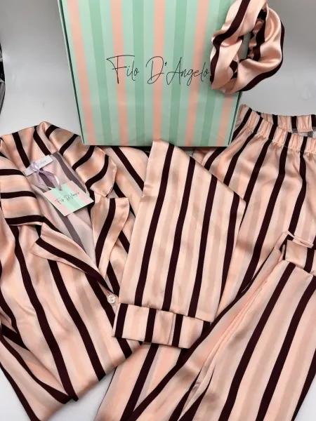 Acquista ora PIGIAMA DONNA LUNGO APERTO AVANTI RASO IN VISCOSA FILO D'ANGELO Riga rosa choco su nonsolointimo1994.com