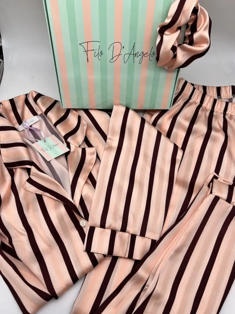 Acquista ora PIGIAMA DONNA LUNGO APERTO AVANTI RASO IN VISCOSA FILO D'ANGELO Riga rosa choco su nonsolointimo1994.com